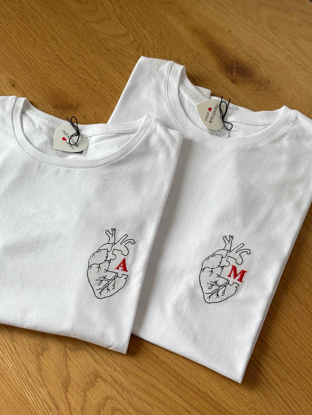 T-SHIRT/ FELPA INIZIALE CUORE ANATOMICO