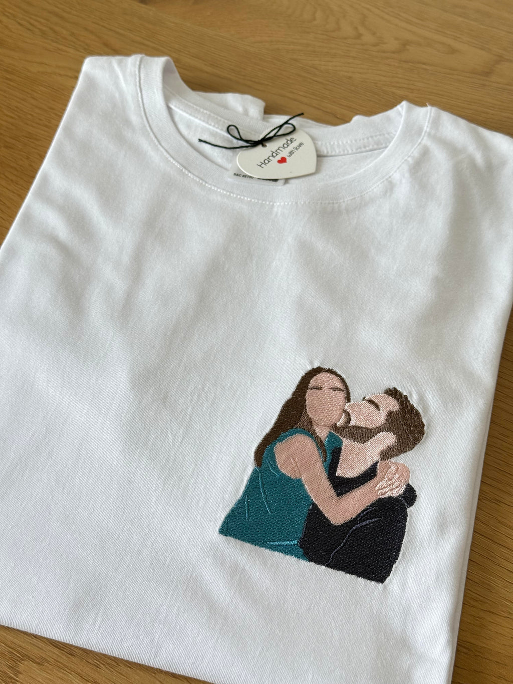 T-SHIRT CON RICAMO DA FOTO